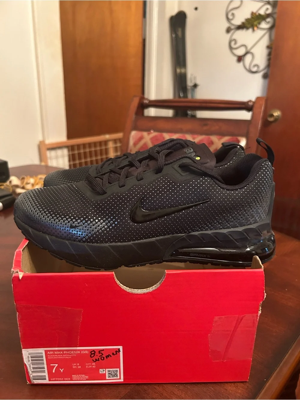 Nike Women’s Black Mesh Dotted Air Max Sneakers